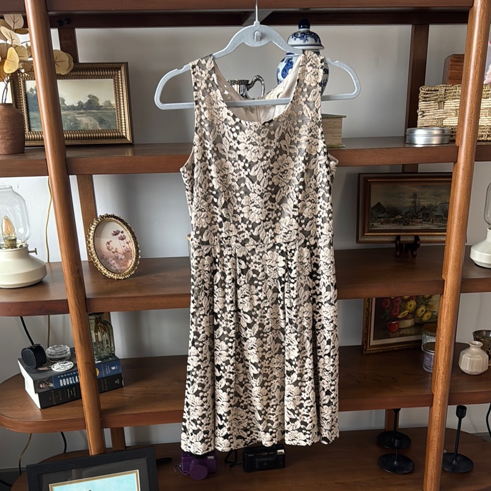 Black and White Sleeveless Scoop Neck Midi Sundress